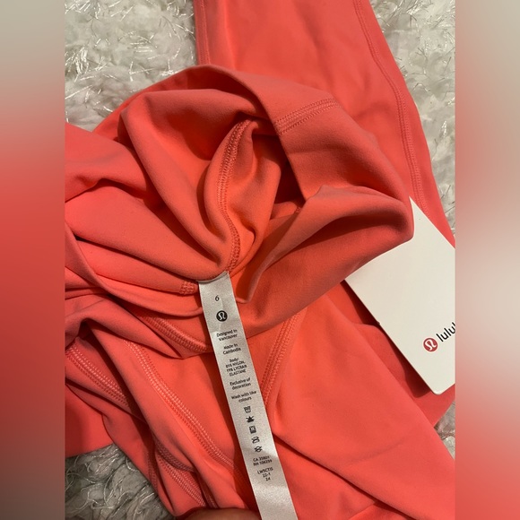 NWT Lululemon Leggings size 6 - Picture 4 of 4